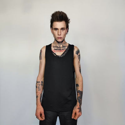 Chain attachment sleeveless top silky tank top crew neck high fashion t-shirt necklace attachment vest glam rock jumper in white